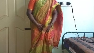 インド人メイドが自宅のオーナーに天然おっぱいを見せに行く